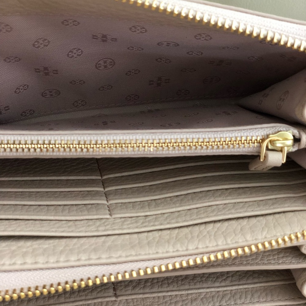 Tory Burch Bombe Flat Wallet Crossbody Light Oak - Picture 7 of 8